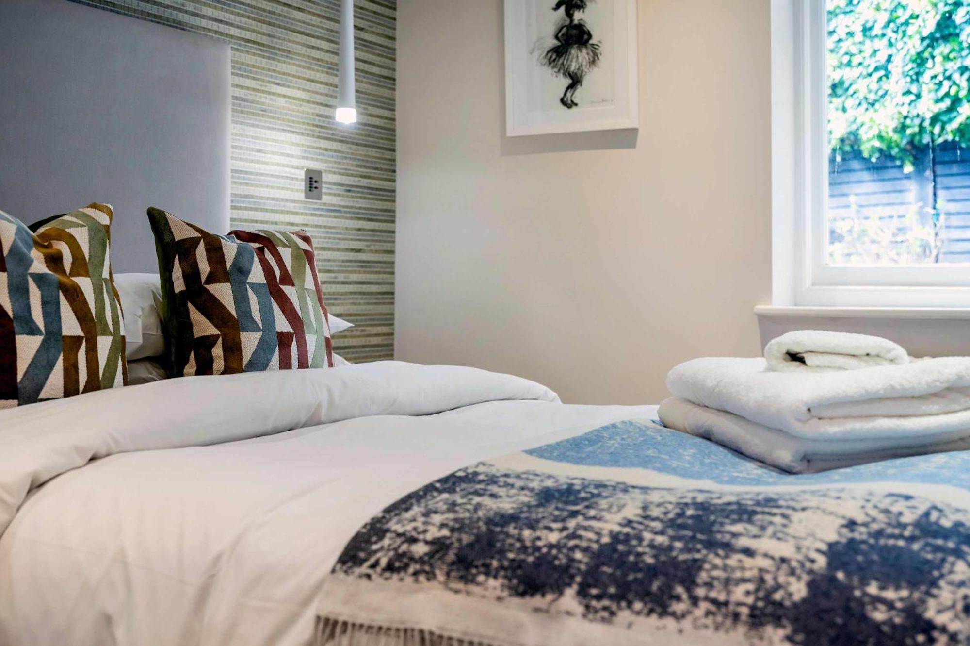 The Bohemian Rhapsody, Hampstead - By Out Of Office Lifestyle Apartament Londra