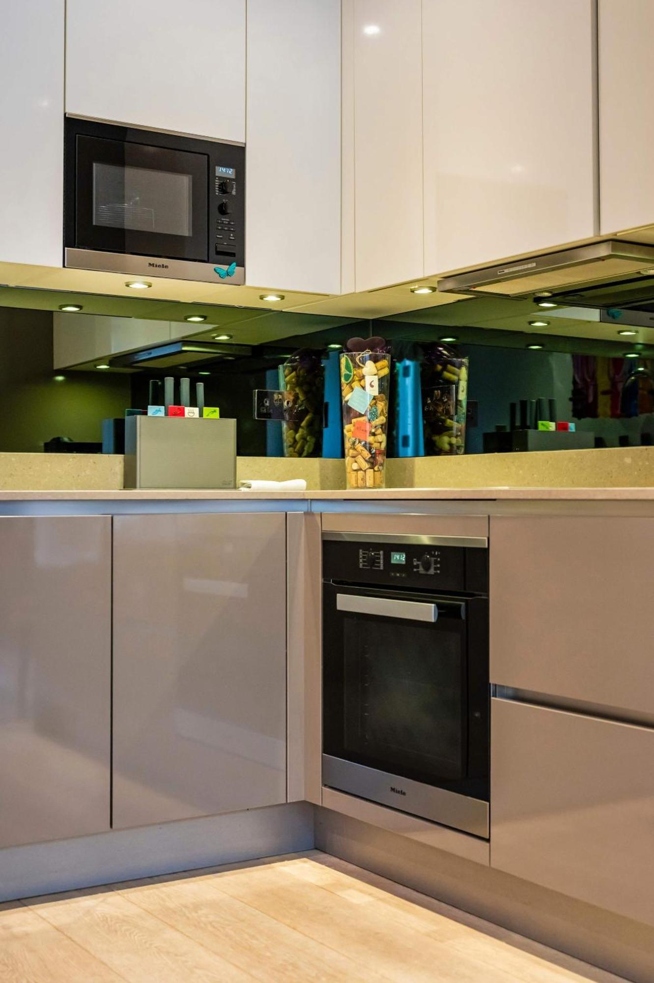 The Bohemian Rhapsody, Hampstead - By Out Of Office Lifestyle Apartament Londra