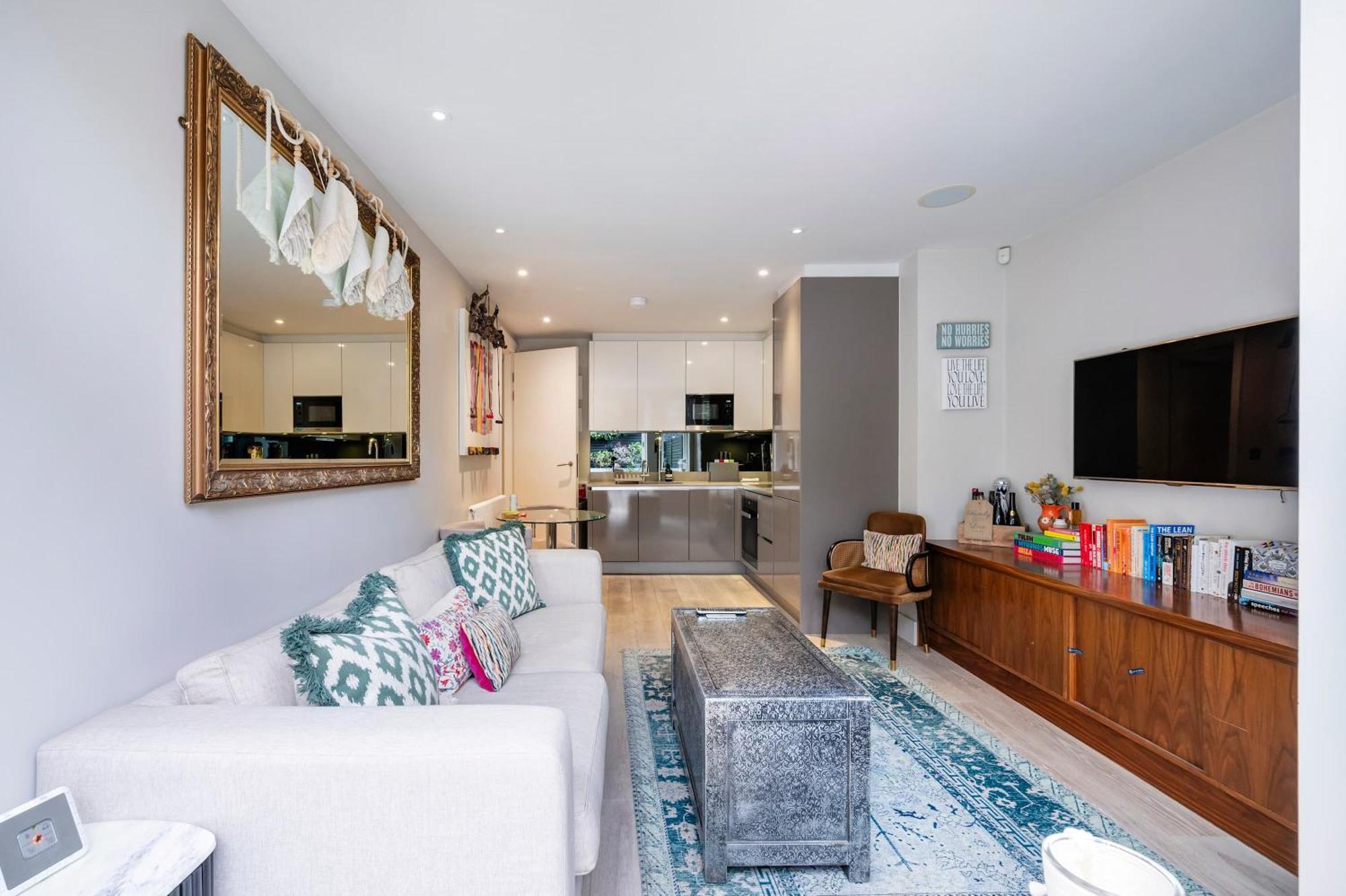 The Bohemian Rhapsody, Hampstead - By Out Of Office Lifestyle Apartament